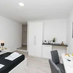 Apartamento And Adriatic *