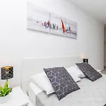 Apartamento And Adriatic *