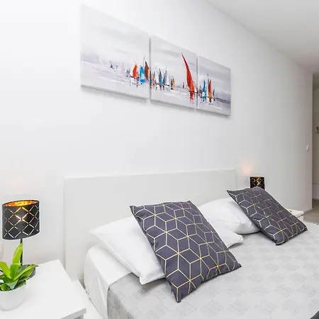 Apartamento And Adriatic *